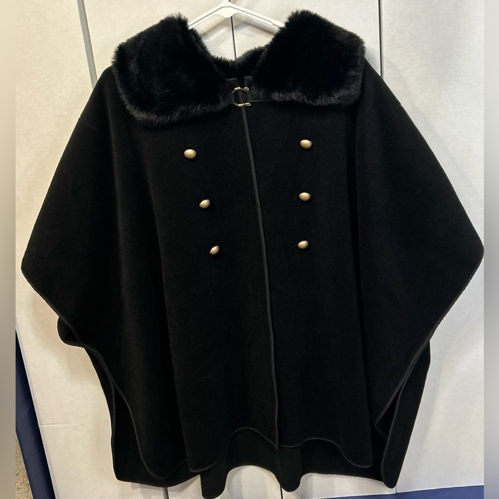 Vince Camuto Women's Black Cape Removable Faux Fur Trim Shawl Topper Gold Button